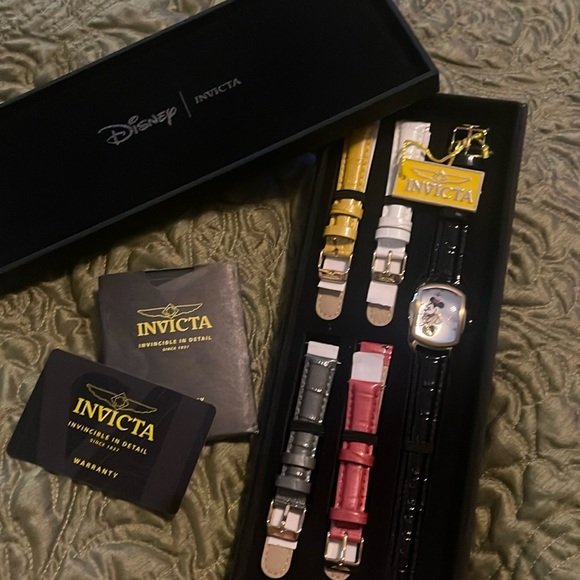 Invicta: Limited Edition Disney Minnie Mouse Watch w/ Interchangeable Bands - Picture 1 of 6